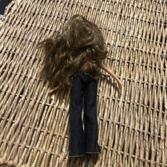 Bratz Step Out Yasmin Doll, MGA Entertainment 2001 Dressed No shoes No Feet - Picture 3 of 6